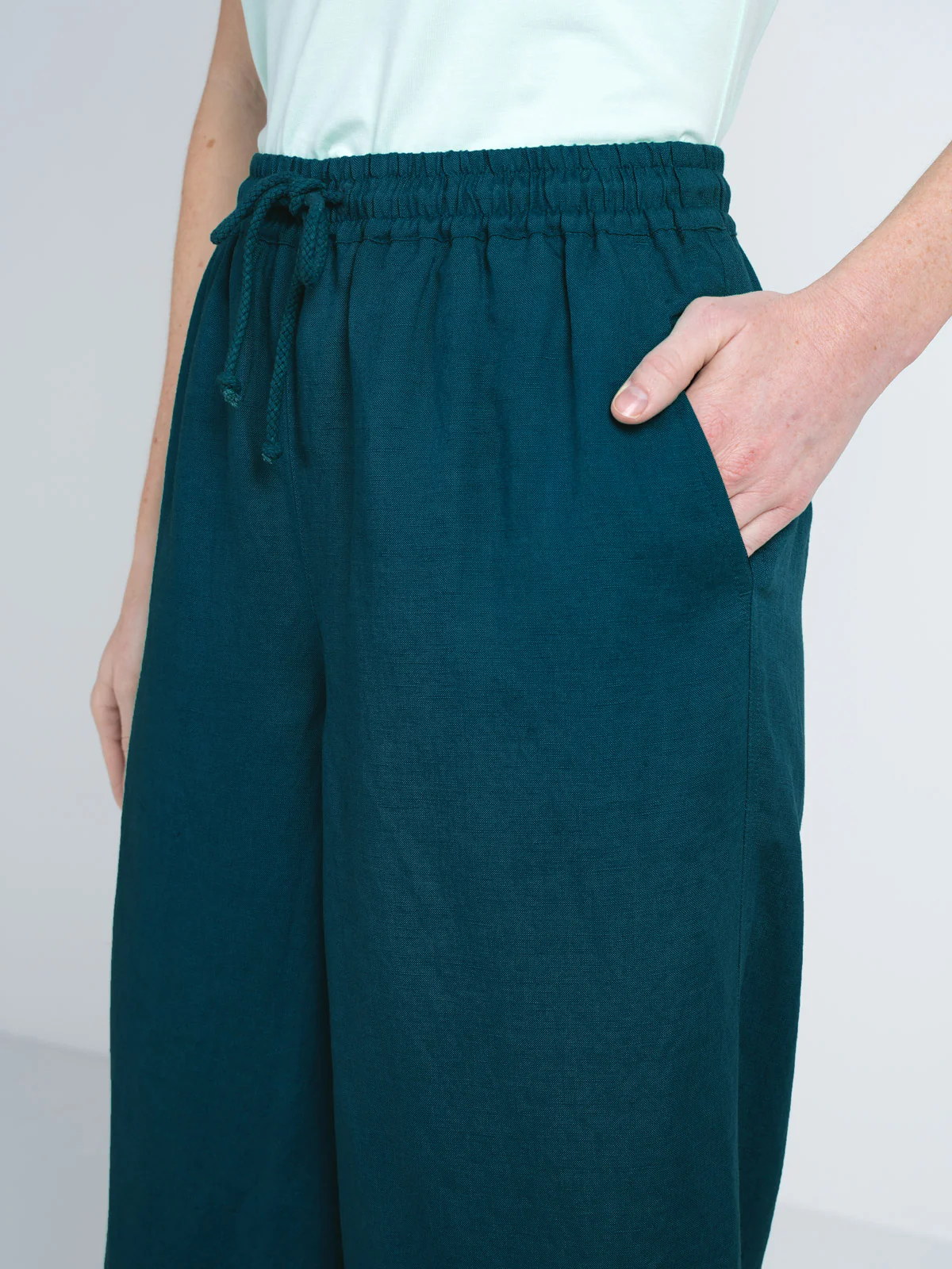 Cropped Wide Leg Linen Trousers - Image 5