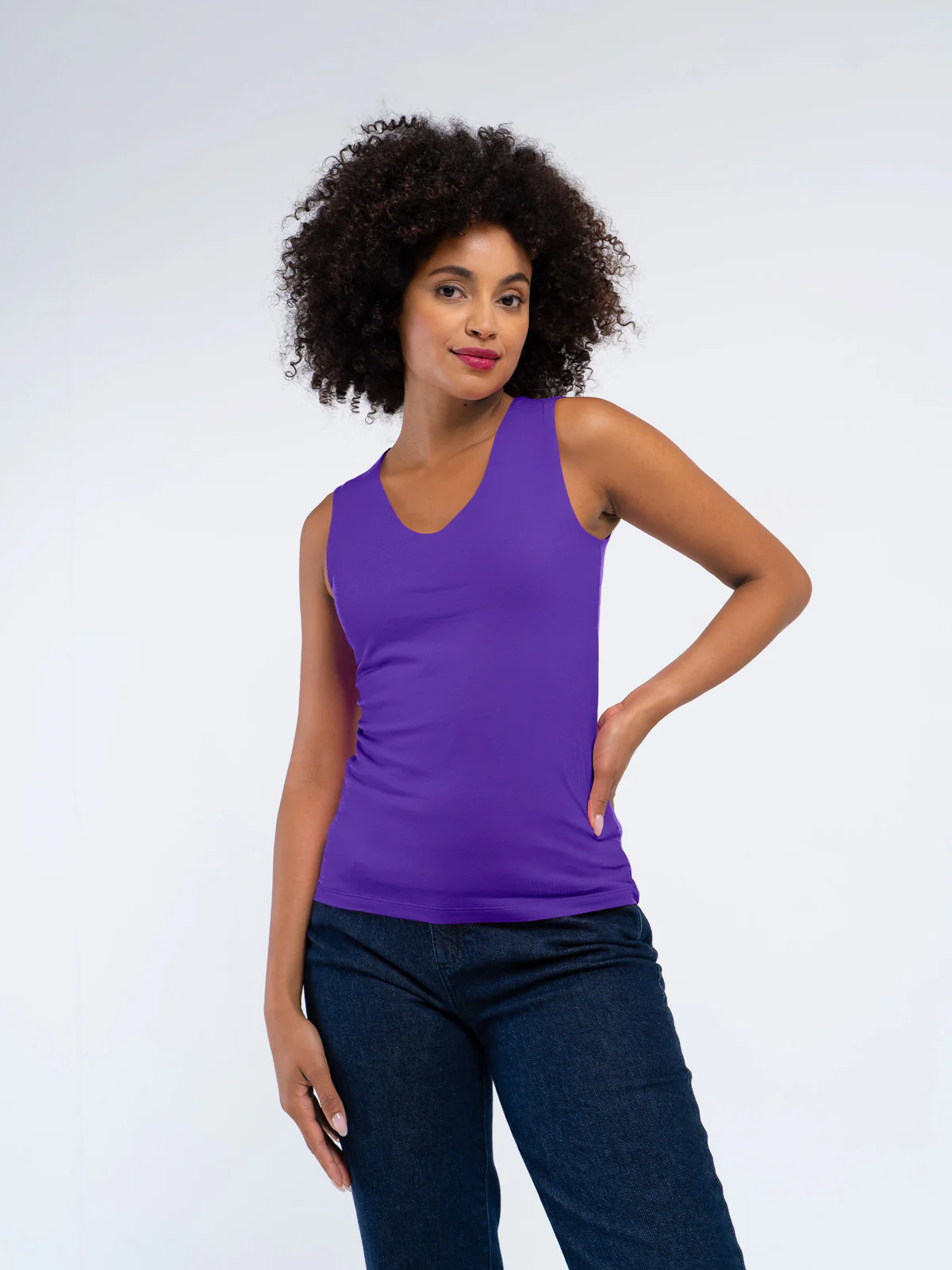 Darcey Sleeveless V - Image 24